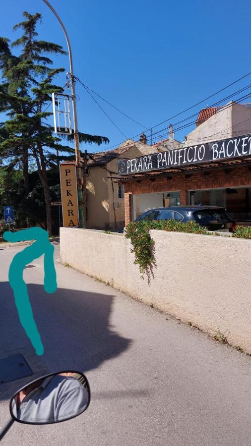 Apartman Kristina And Free Parking Mali Lošinj Exteriör bild