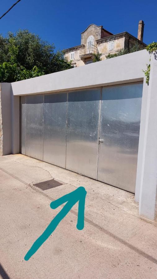 Apartman Kristina And Free Parking Mali Lošinj Exteriör bild