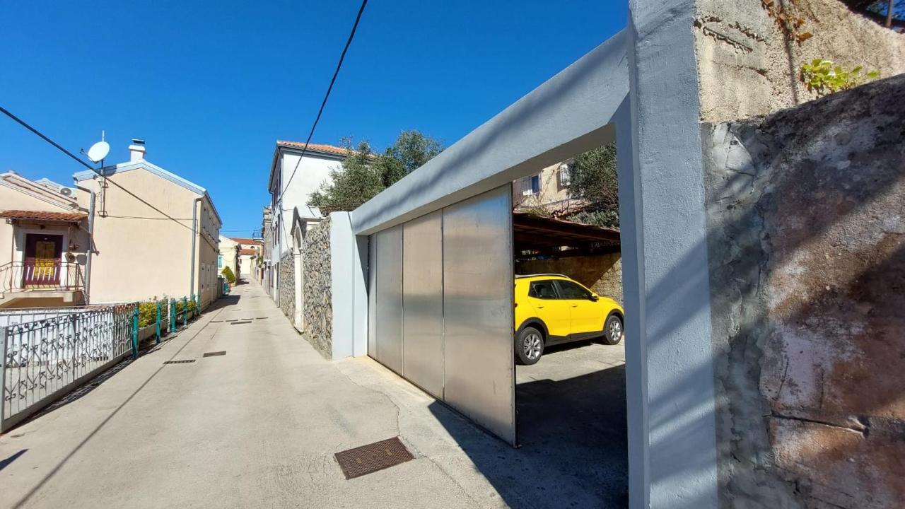 Apartman Kristina And Free Parking Mali Lošinj Exteriör bild