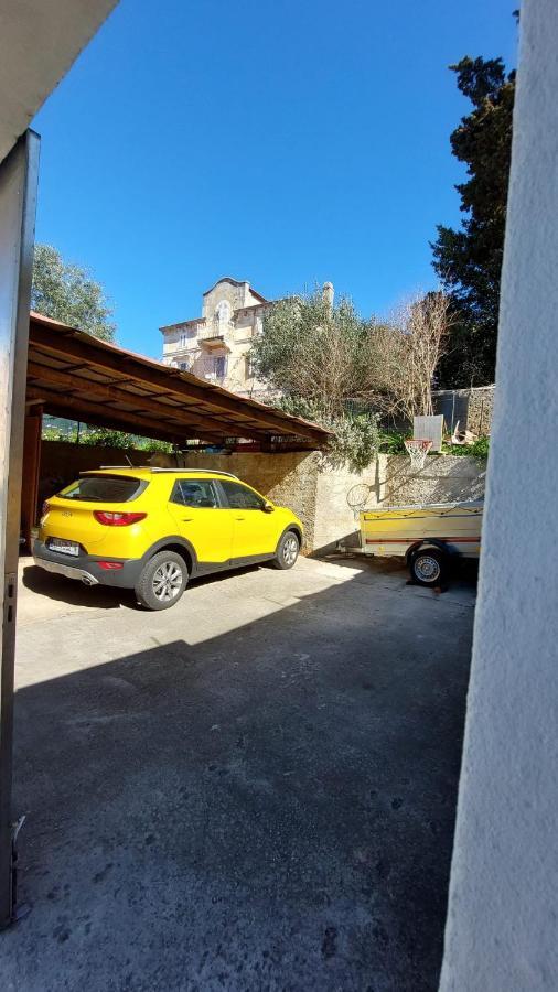 Apartman Kristina And Free Parking Mali Lošinj Exteriör bild